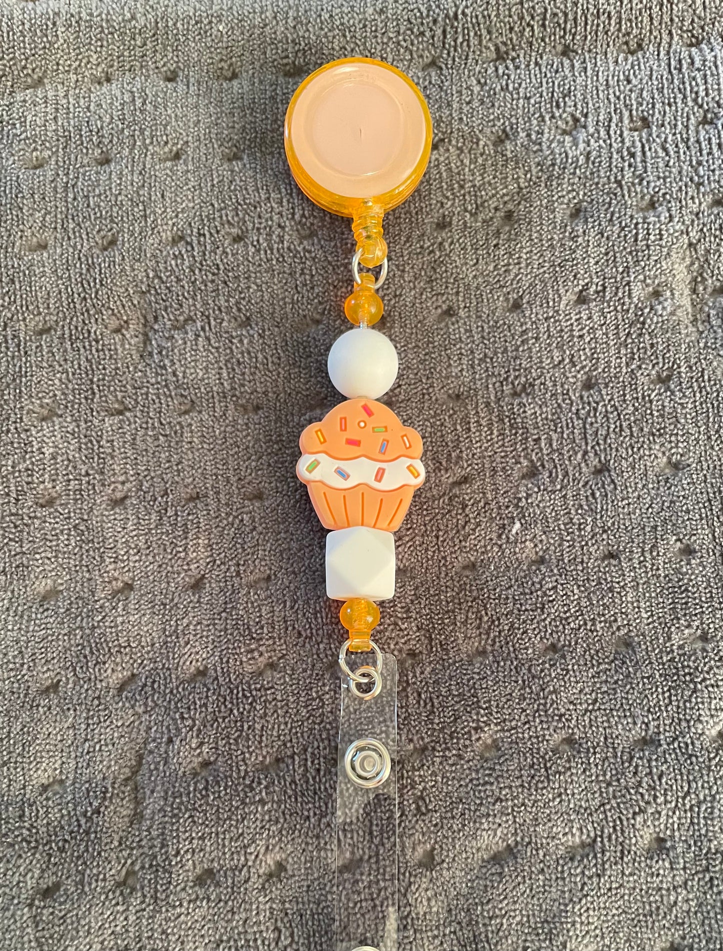 Beaded Badge Reel: Cupcake