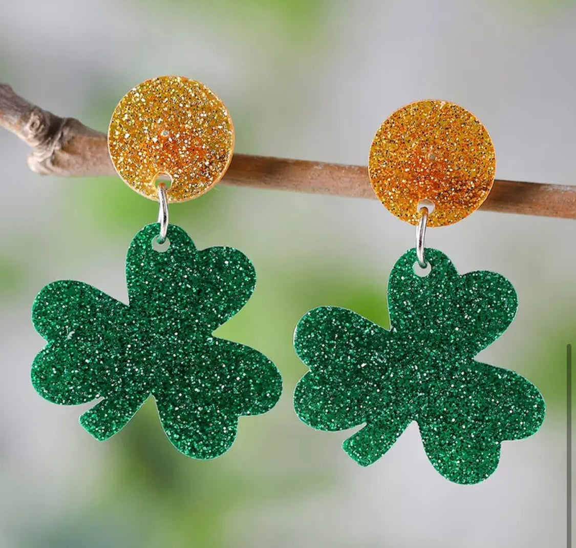 Earrings: Shamrocks (Gold Circle)